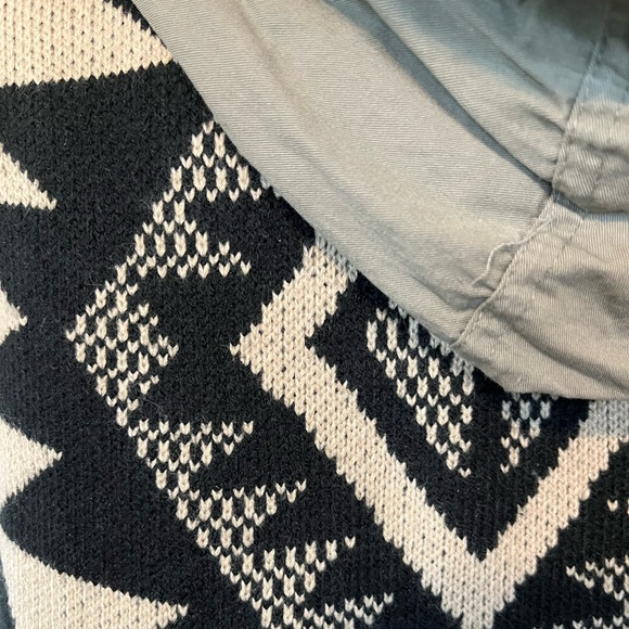 Fashionomics Olive Green Mockneck Utility Vest with Lining and Removable Hood - Picture 8 of 14